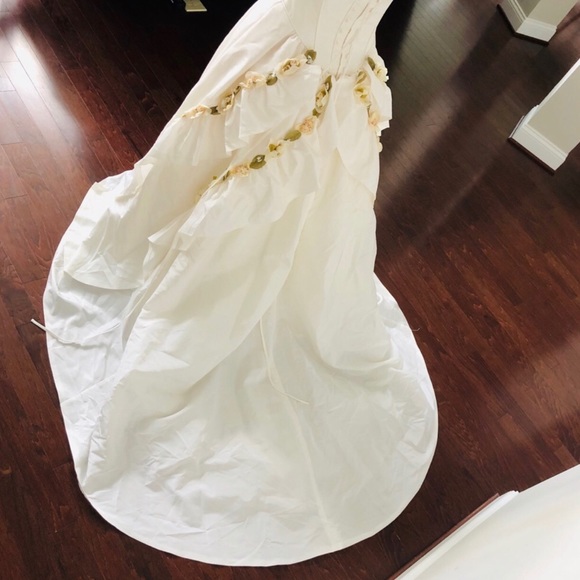 Vintage Ivory Pronovias Wedding Dress with rosette trim - Picture 10 of 12